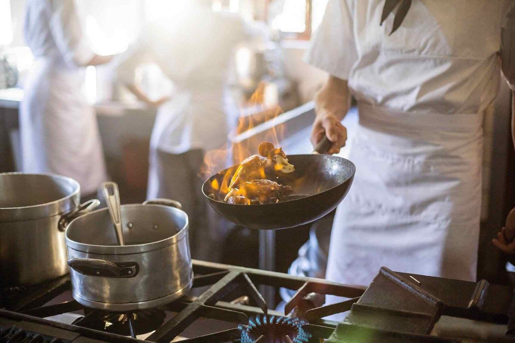 Provozovatelé restaurací mohou ušetřit při přechodu na plyn